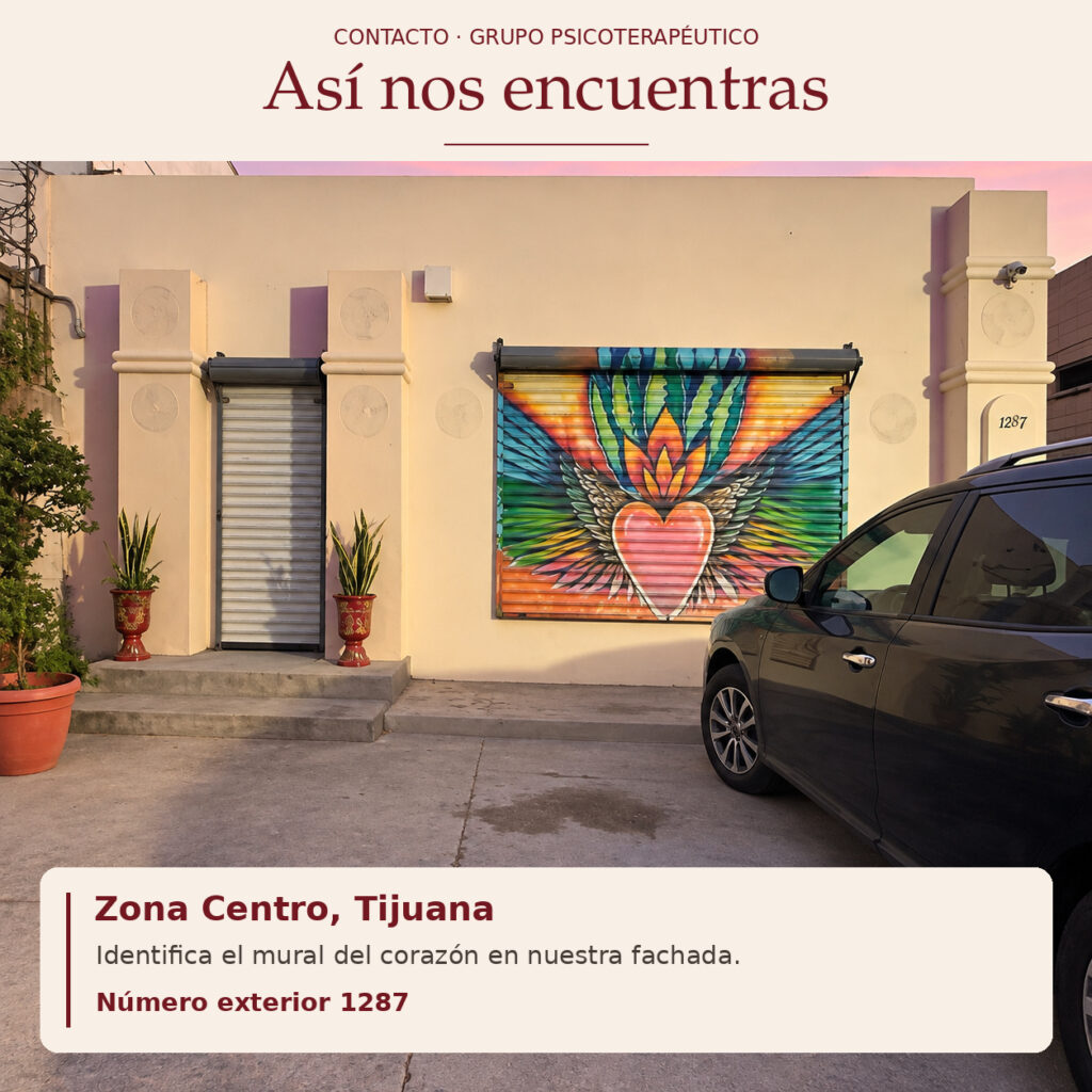 Fachada de Contacto, número 1287, con un mural de corazón multicolor en Zona Centro, Tijuana.